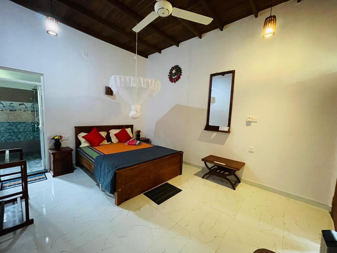 Gold Sand Resort Bentota Exteriör bild